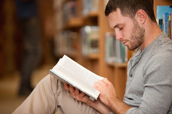 ประโยชน์ของการอ่านหนังสือ ช่วยพัฒนาสมองและฝึกสมาธิ